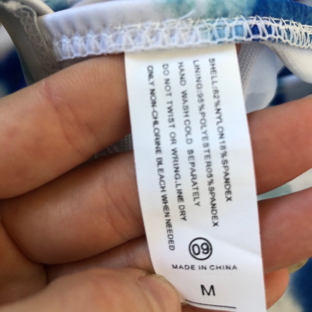 Bikini - Picture 4 of 4